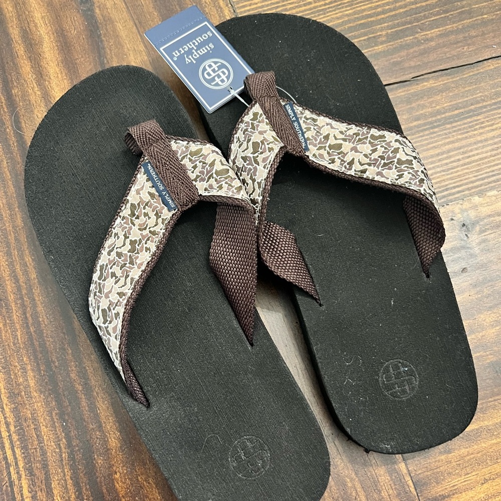 NEW!! Mens Woven Flip Flops Camo. Size Medium 8.5/9.5
